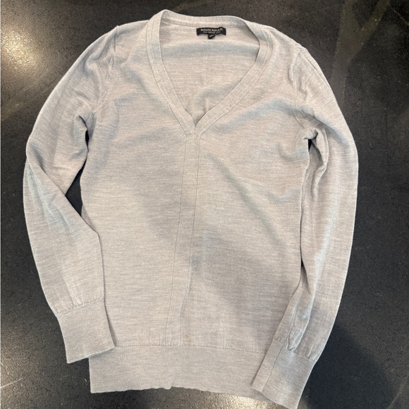Banana Republic Sweaters - Banana Republic Soft Gray V-Neck Sweater